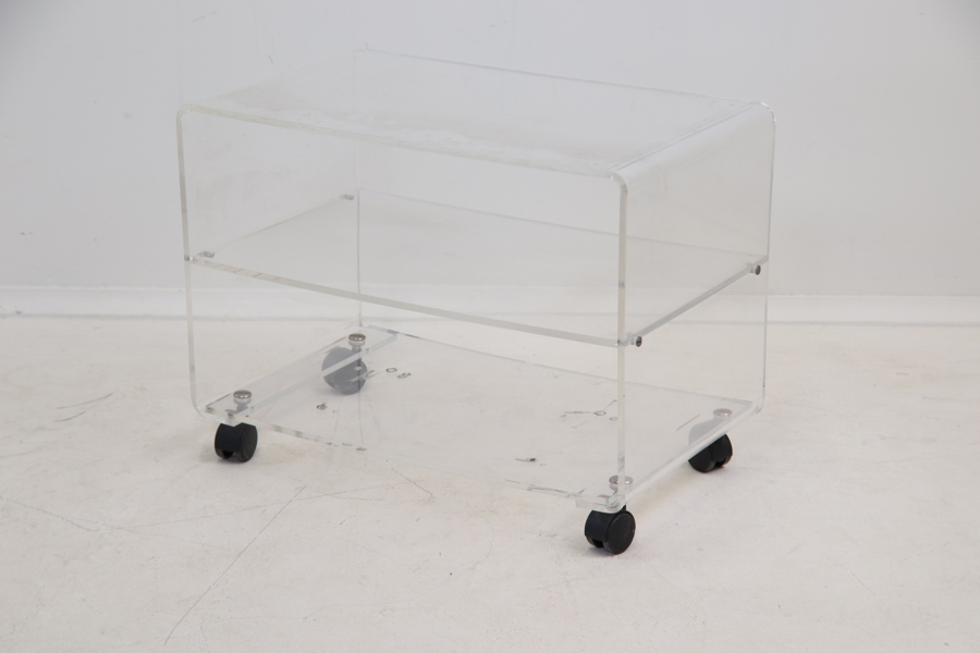 Sidobord på hjul, plast.