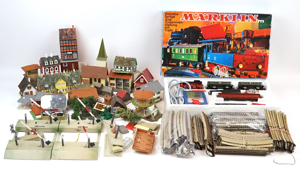 Märklin, tåg, tågbana, hus m.m, ett parti.