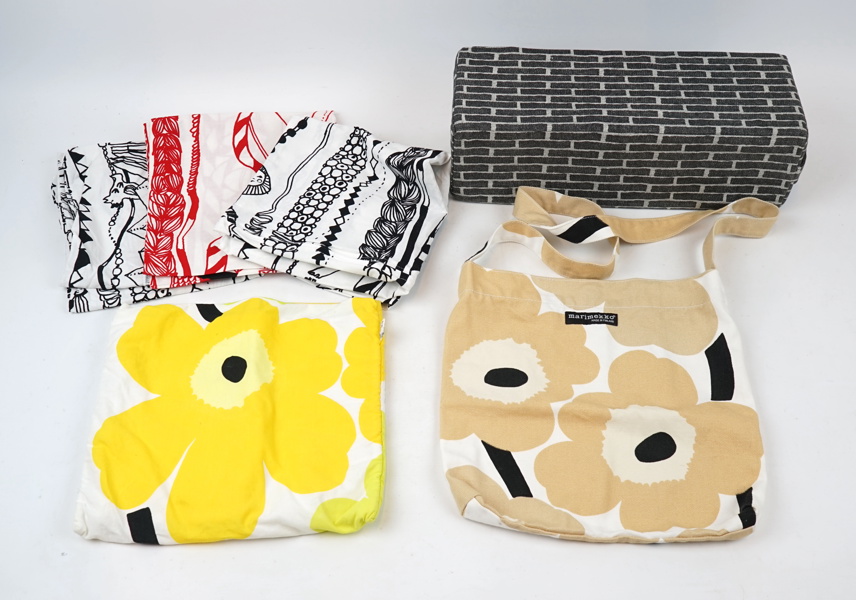 Kuddfodral, kudde och tygkasse, 6 delar, Marimekko och Design House Stockholm.