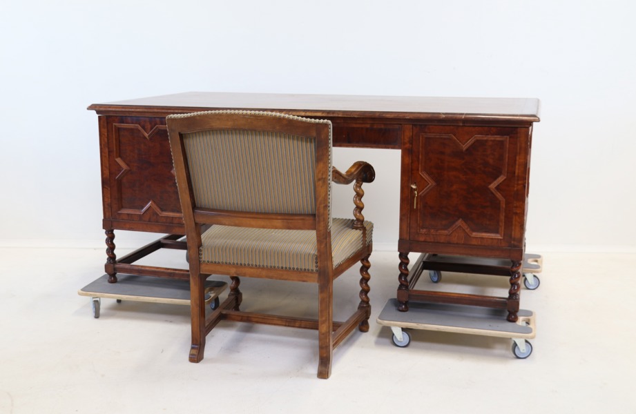 Skrivbord samt stol, björlk/textil, barockstil, bl.a Carl Johansons Möbleringsaffär.