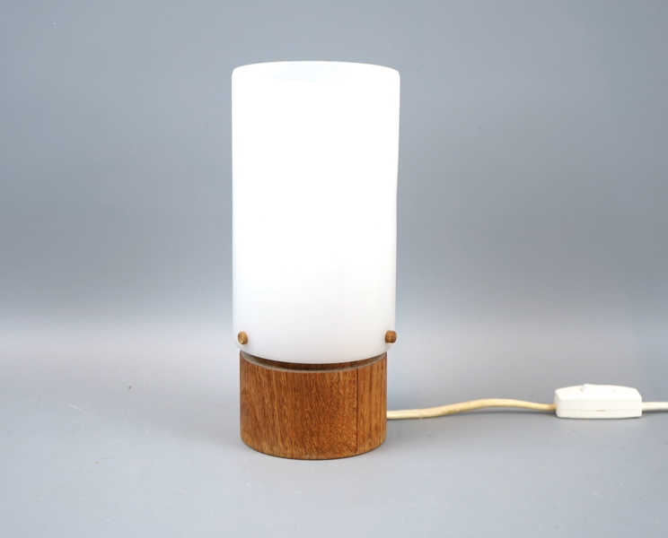 Uno och Östen Kristiansson, bordslampa, trä/plast, Luxus.