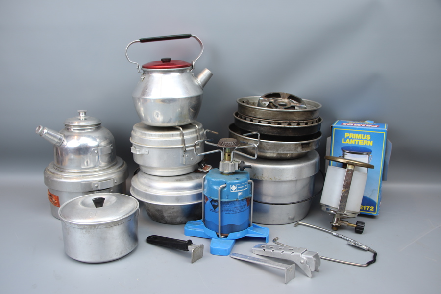 Stormkök, lanterna m.m, ett parti, bl.a Trangia.