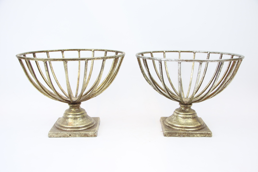 Fruktkorgar, ett par, metall.