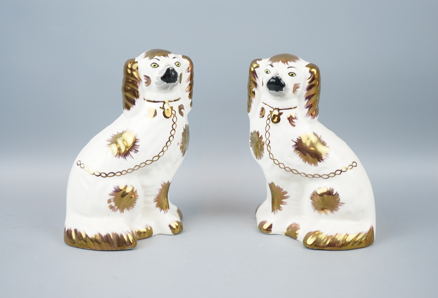 Spiselhundar, ett par, porslin, England.
