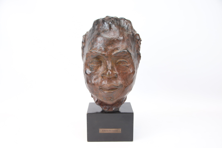 Engelbert Bertel-Nordström, bronsmask, monogramsignerad, daterad 1947.