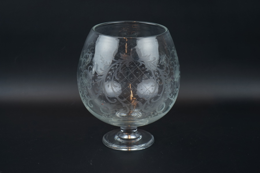 Bålskål, slipat glas, 1900-talets första hälft.