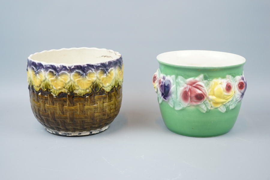 Krukor, 2 st, majolika, bl.a Contra, 1900-tal.