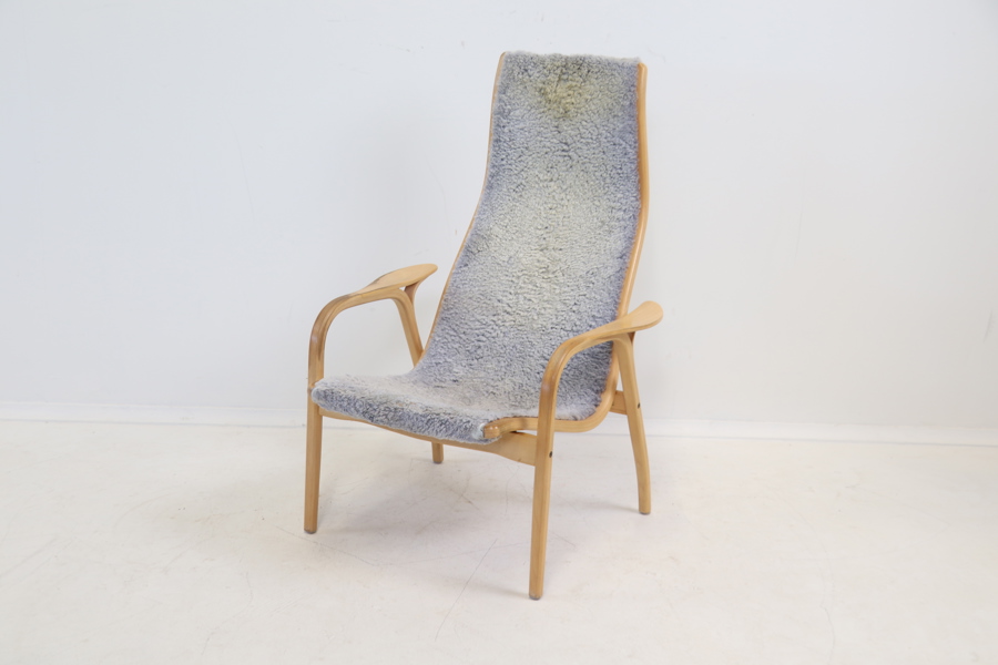 Yngve Ekström, fåtölj, ek/fårskinn, "Lamino", Swedese, 1900-talets andra hälft.