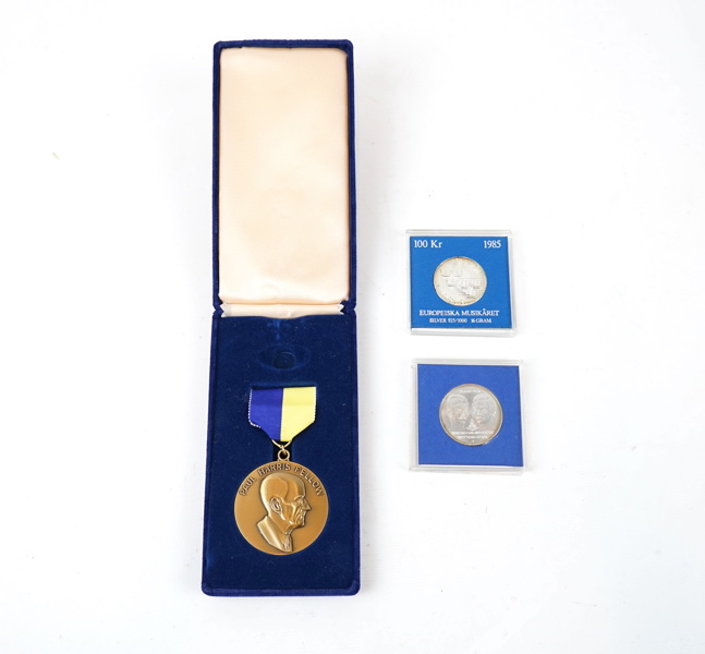 Medalj och minnesmynt, 3 delar.