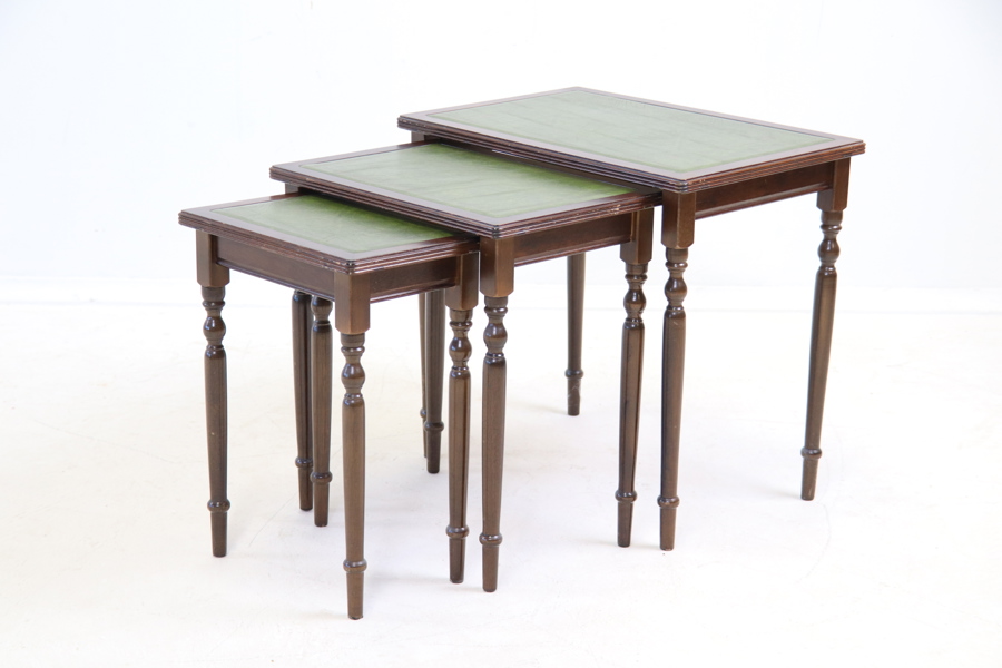 Satsbord, 3 delar, trä/skinn.