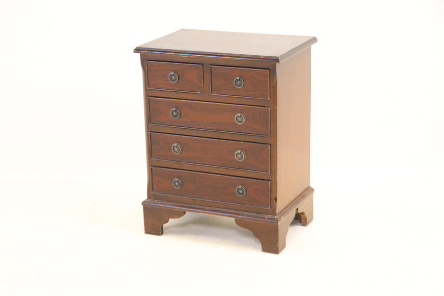 Byrå, 5 lådor, mahogny, engelsk stil.