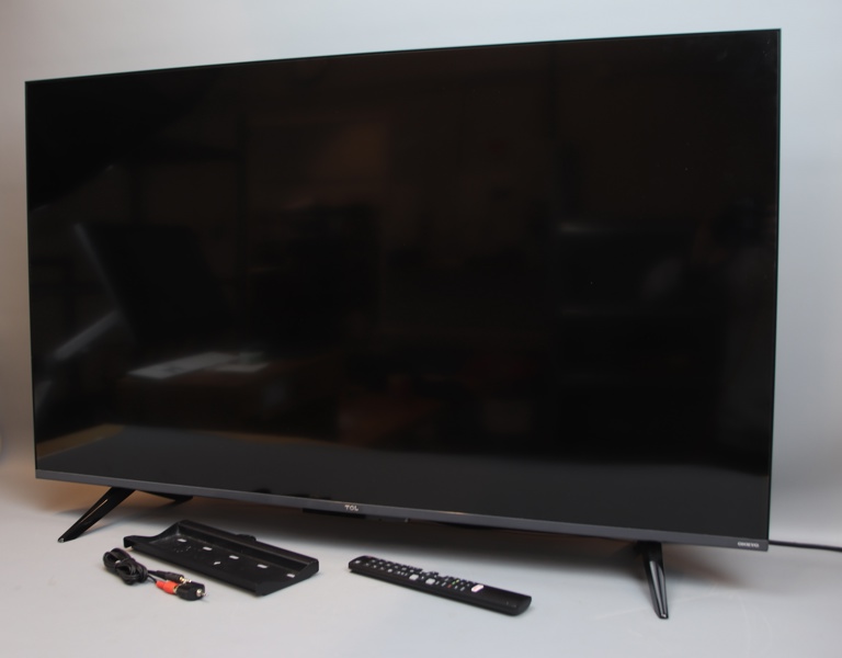 Smart-TV, TLC 43QLED760, med fjärrkontroll.