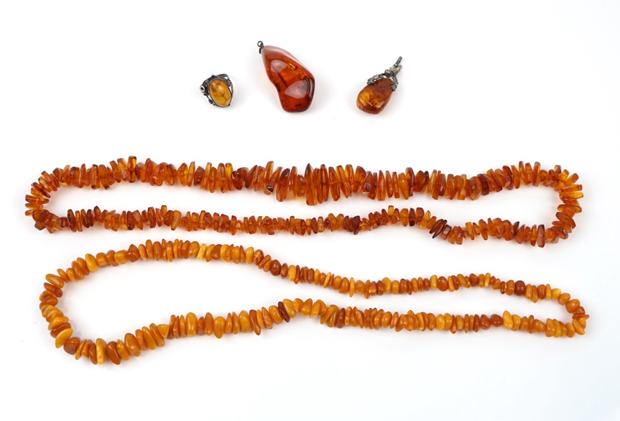 Halsband, ring och hängen, 5 delar, bärnsten/silver.