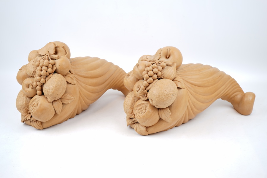 Dekorationer/ymnighetshorn, 2 st, keramik, Impruneta, Florence, Italien.