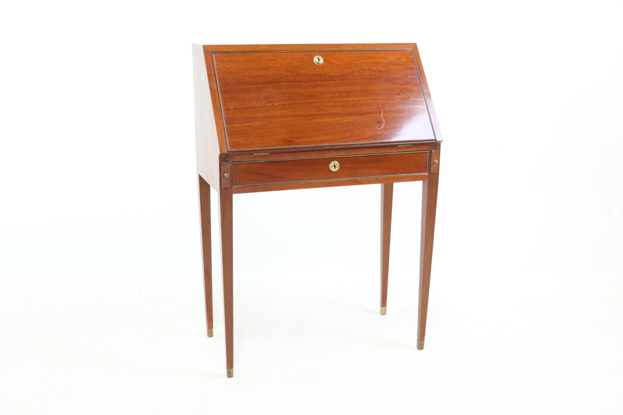 Snedklaffssekretär, mahogny.