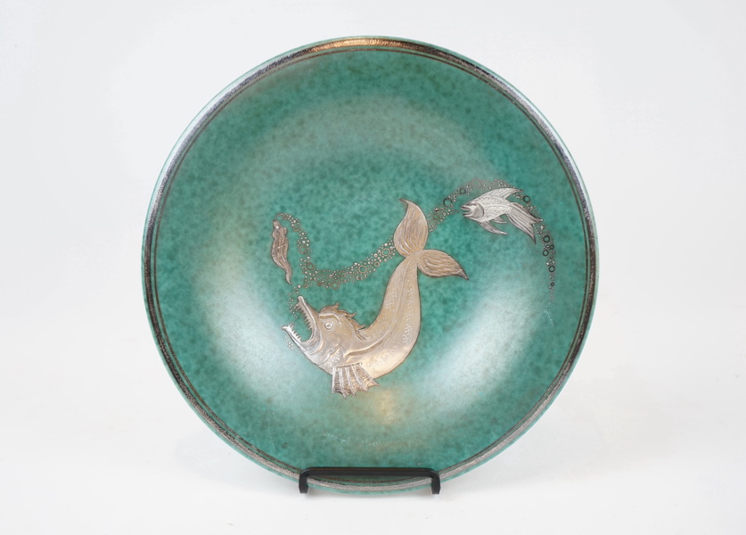 Wilhelm Kåge, fat, silverdekor mot grön fond, ''Argenta'', nr 10351, Gustavsberg.