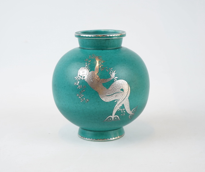 Wilhelm Kåge, klotvas, dekor i silver mot grön fond, ''Argenta'', Gustavsberg, 1944.