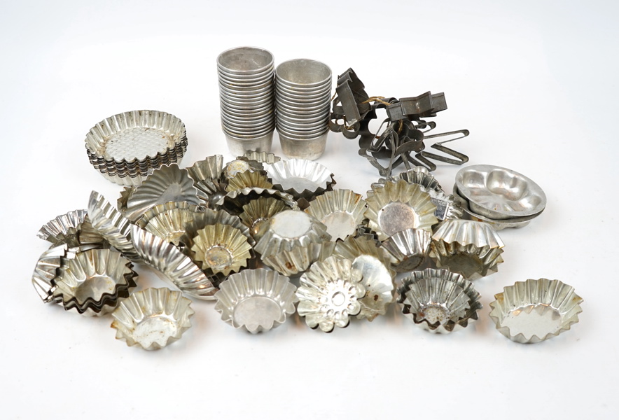 Kakformar, ett parti, metall.