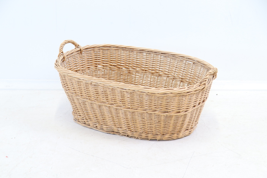 Mangelkorg, flätad.