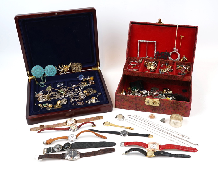 Bijouterier, ett parti, silver förekommer.