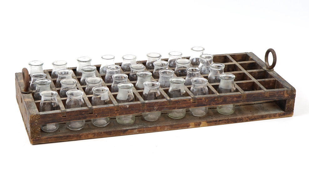 Back med provflaskor, glas/trä.