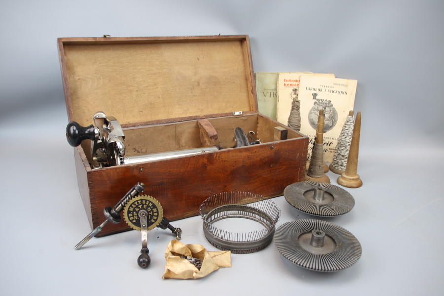 Hemstickningsmaskin, Favorit, med tillbehör.