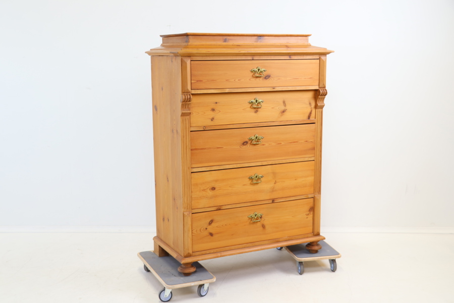 Byrå, 5 lådor, furu, J.B Nilsson.