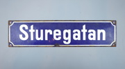 Gatuskylt, ''Sturegatan'', emaljerad.