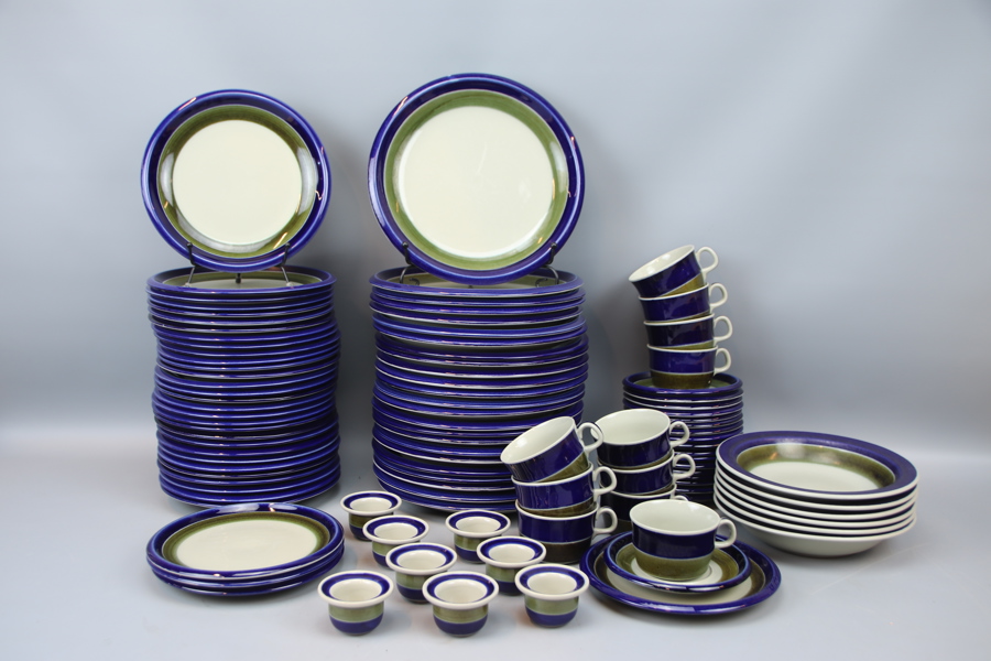 Marianne Westman, mat- och kaffeservis, 84 delar, stengods, "Elisabeth", Rörstrand.