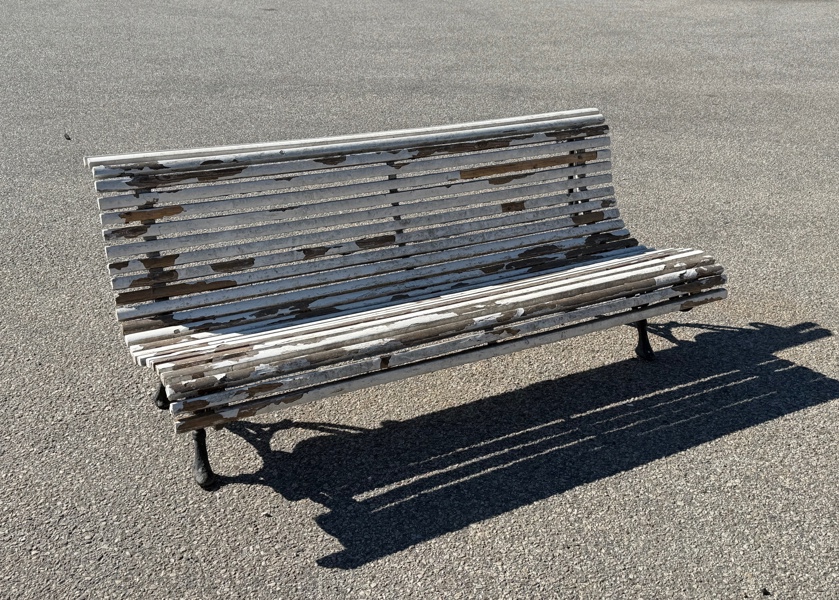 Parkbänk, gjutjärn/trä.