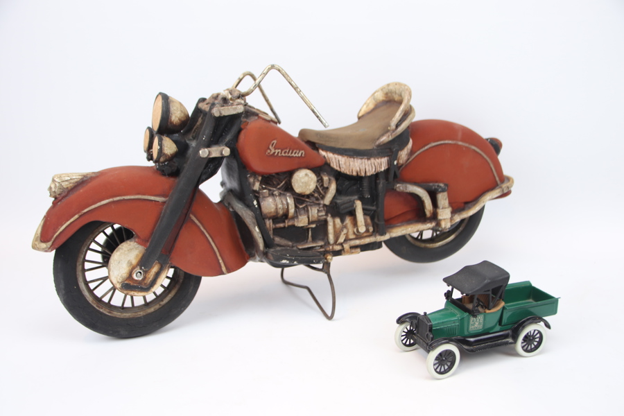 Dekorationsföremål, motorcykel samt bil, Ford, ERTL.