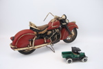 Dekorationsföremål, motorcykel samt bil, Ford, ERTL.