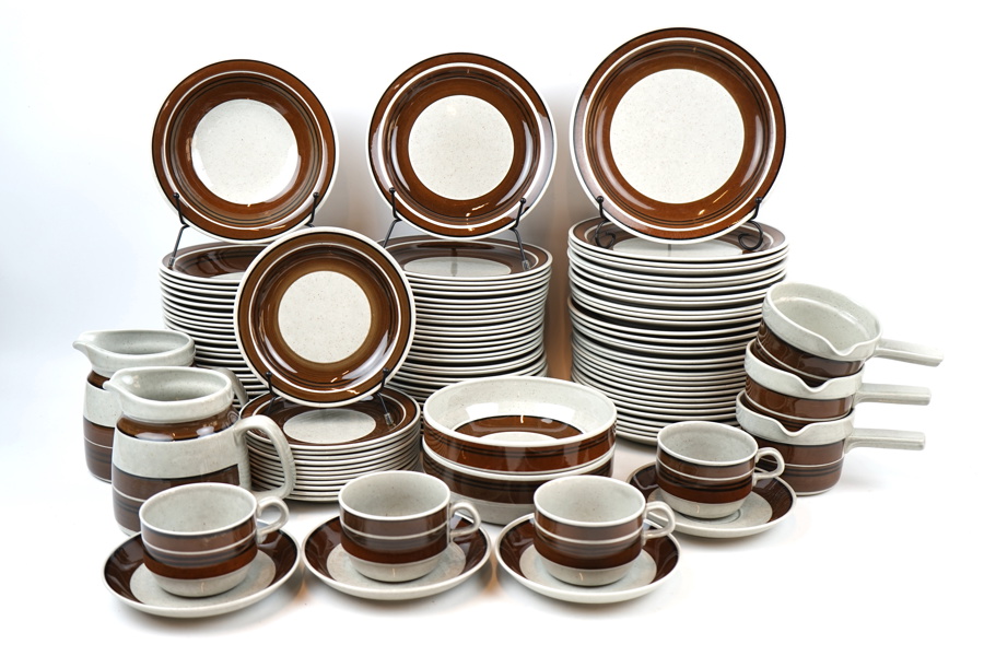 Mat- och kaffeservis, 108 delar, keramik, ''Isolde'', Rörstrand.