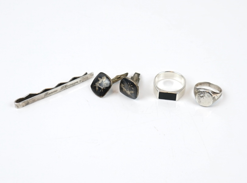 Ringar, manschettknappar och slipsnål, silver.