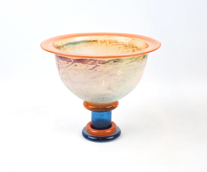 Kjell Engman, skål på fot, glas, ''Can Can'', Artist Collection, Kosta Boda, signerad. 