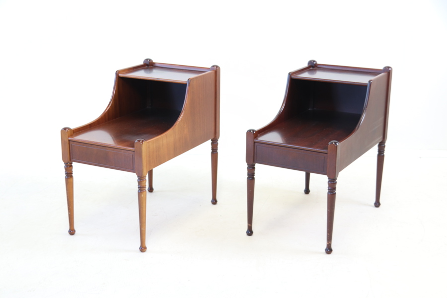 Sängbord, ett par, mahogny, 1900-tal.