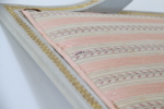 Karmstol, trä/textil, gustaviansk, 1800-talets första del.