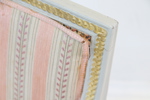 Karmstol, trä/textil, gustaviansk, 1800-talets första del.