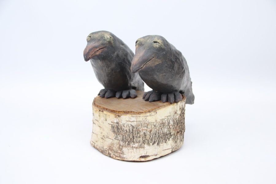 Barbro Clason, skulptur, fåglar, keramik på träsockel, monogramsignerade.