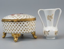 Askfat, skrin och miniatyrvas, porslin, Limoges, Frankrike.