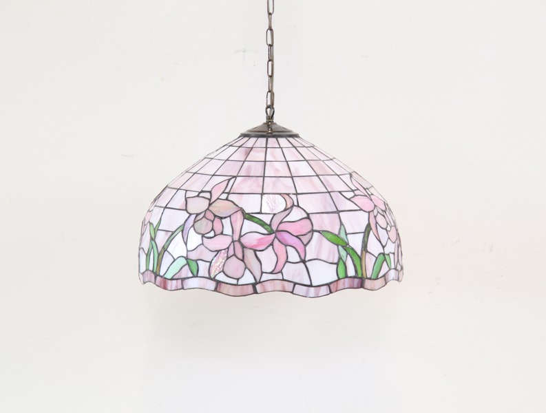 Taklampa, 2 ljuskällor, glas/metall, Tiffanystil.