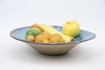 Fat, keramik, samt dekorationsfrukter, 11 st, olika material.