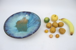 Fat, keramik, samt dekorationsfrukter, 11 st, olika material.