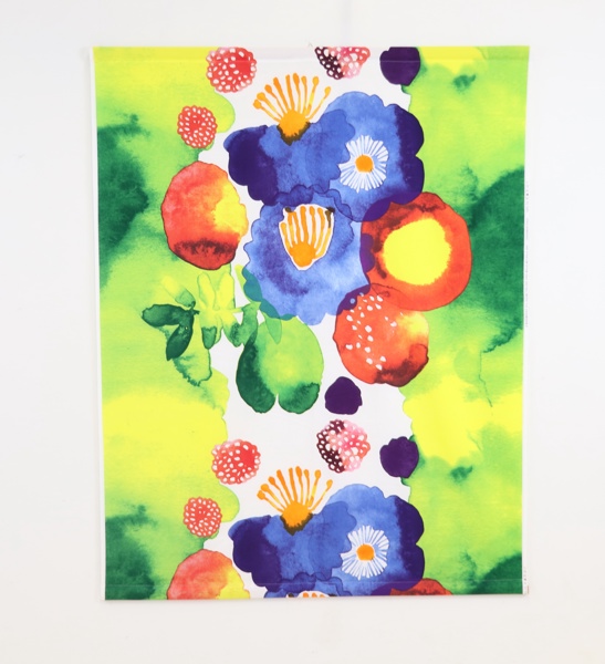 Aino-Maija Metsola, väggdekoration, textil, "Juhannustaika", Marimekko, 2007.