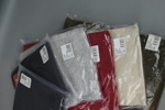 T-shirts, tröjor, kepsar, ett parti, textil/bambu.