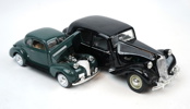Modellbilar, 2 st, Citroen 15CV 6 Cyn (1952), 1/18 och Chevrolet Coupe (1939), 1/24, bl.a Maisto.