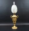 Fotogenlampa, glas/bronserad gjutmetall.
