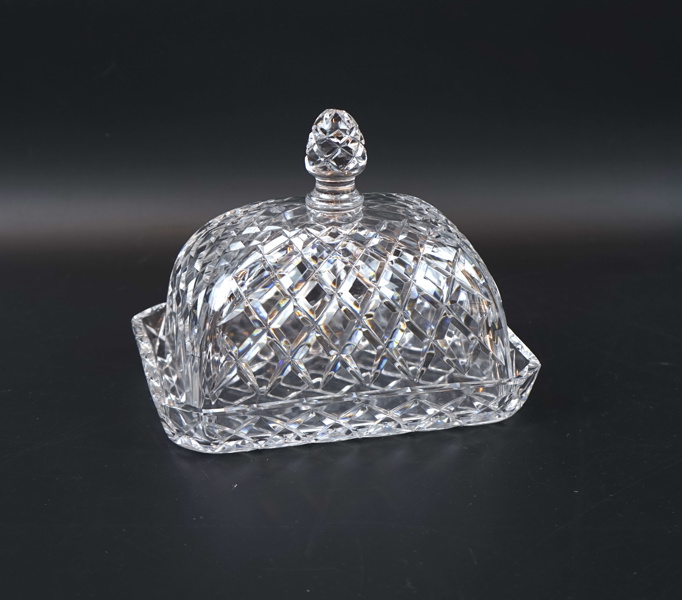 Ostkupa med fat, glas, 1900-tal.