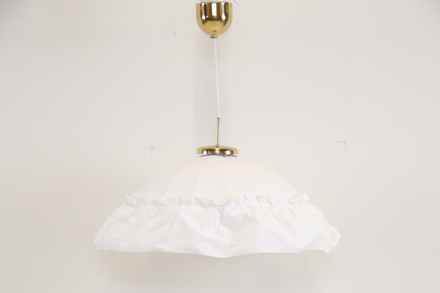 Taklampa, textil/metall.
