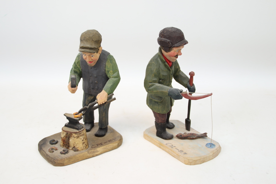 Träfigurer, 2 st, monosignerade CM, daterade 1983/84.